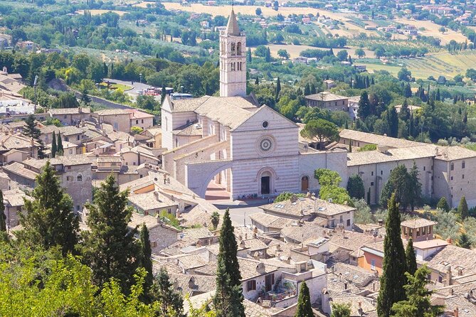 Visit ASSISI on foot with the Audio guide app for Smartphone - Key points to know before you buy