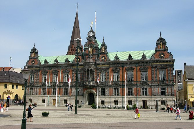 Walk Malmö with an audio guide - The Öresund Bridge and Turning Torso finish