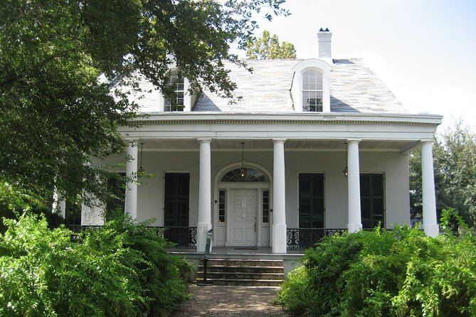 Walking the Tremé: A Self-guided Audio Tour of New Orleans - Backstreet Cultural Museum and the city’s parade traditions