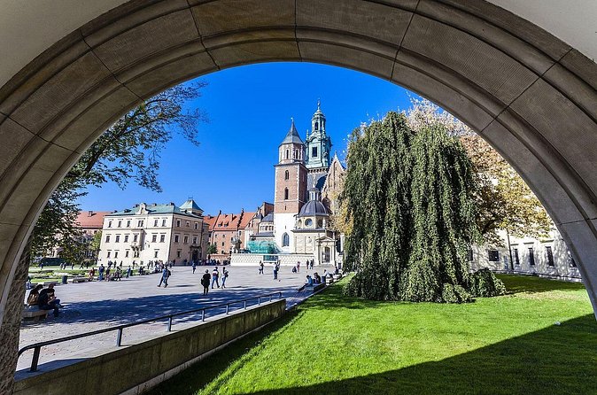 Wawel Hill Audio Guided Tour - Group size and who will enjoy it most