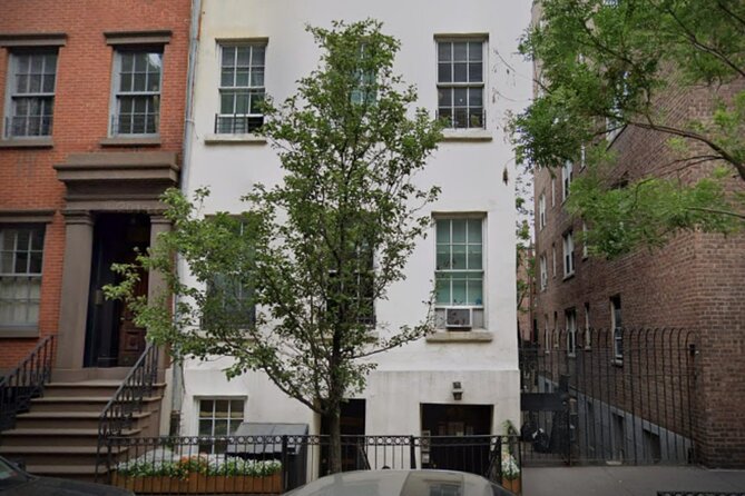 West Village's Flappers, Freaks & Punks: A Self-Guided Audio Tour - Grove Court and the streets of local legend