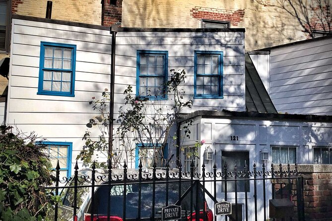 West Village's Flappers, Freaks & Punks: A Self-Guided Audio Tour - Twin Peaks, Magnolia Bakery, and Palazzo Chupi