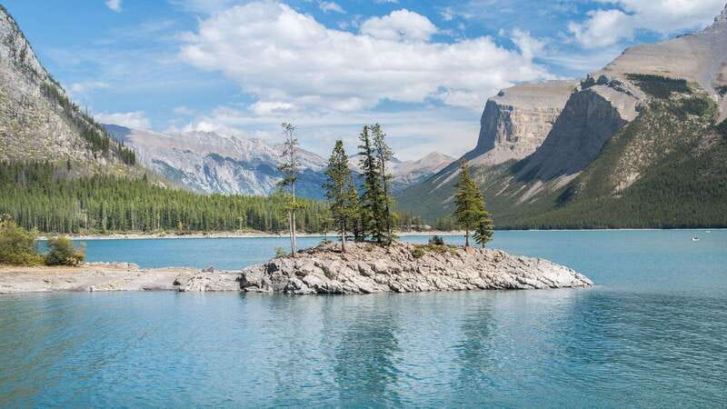 Western Canada Self-Driving Audio Guide English and German - What this Western Canada road guide actually does