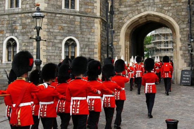 Windsor Castle Tour from London with Transportation & Audio Guide - The coach ride west from Central London
