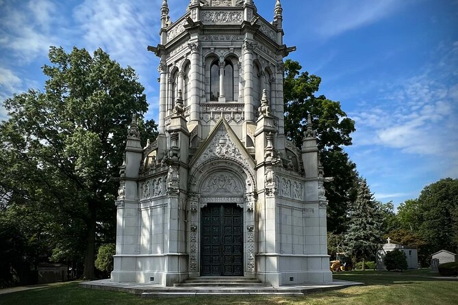 Woodlawn Cemetery: A Self-Guided Audio Tour of Gilded Age Art and Architecture - Clude Fitch and the forgotten side of Broadway
