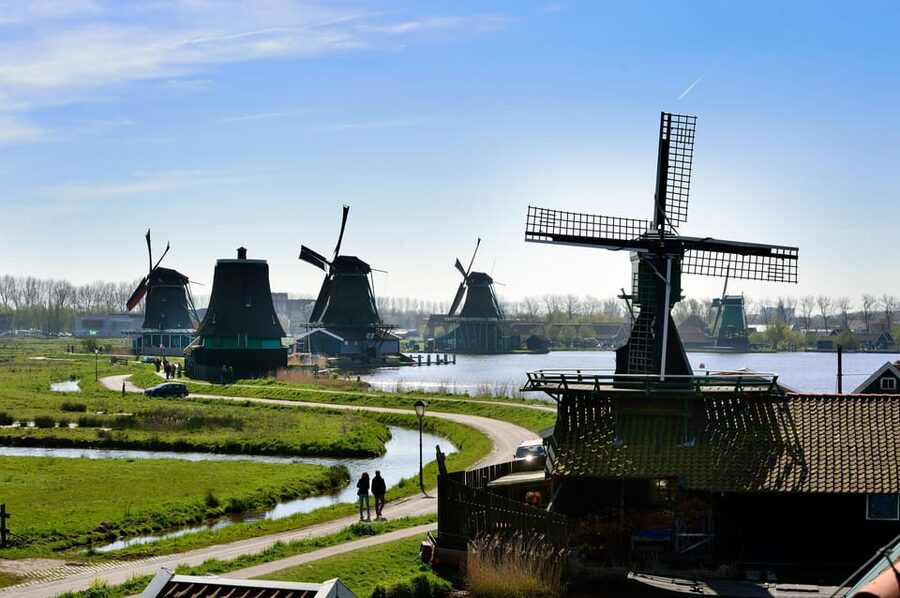 Zaanse Schans: Windmill & Museum Entry Ticket w/ Audio Guide - Start with the working windmills