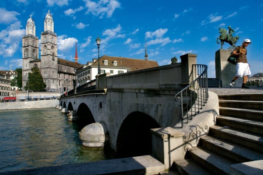 Zurich: Audio Guided City Tour and Train to “Top of Zurich” - Key points at a glance