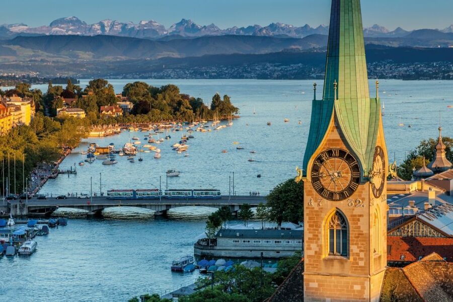 Zurich: City Top Attractions Tour by Bus with Audio Guide - Old Zurich, guild houses, and three major churches
